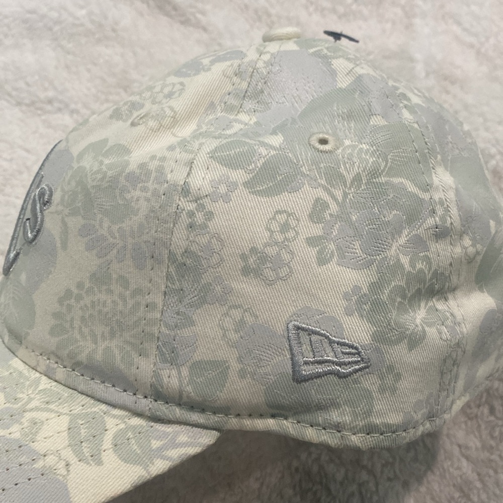 🆕New Era Oakland Athletics, White Tonal/Faint Floral,  Women’s Adjustable Hat⚾️ - Picture 4 of 8
